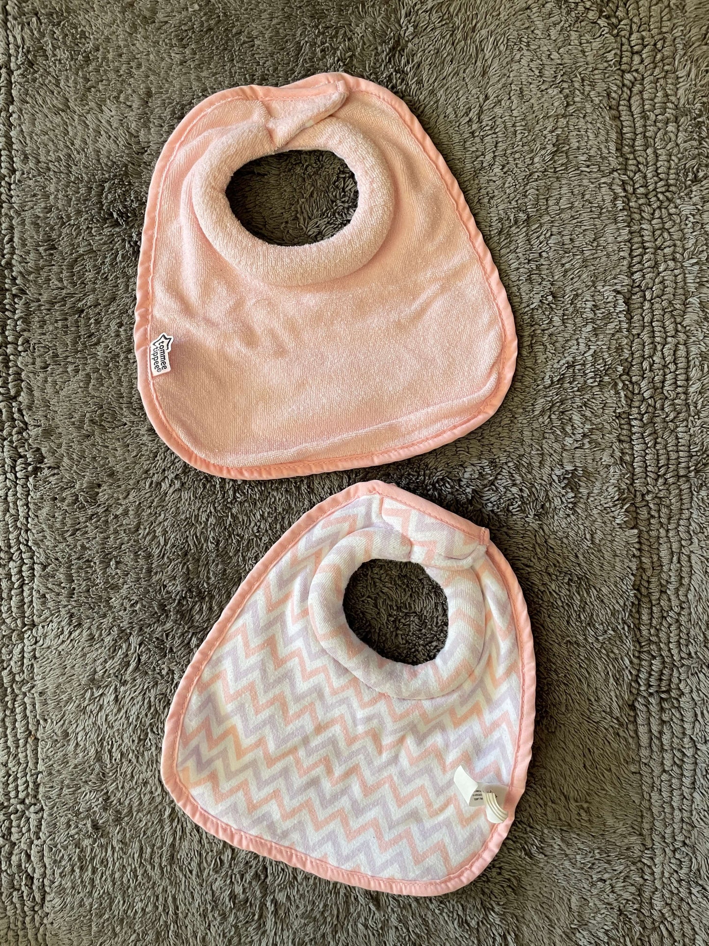 Set of 2 reversible Tommee Tippee bibs