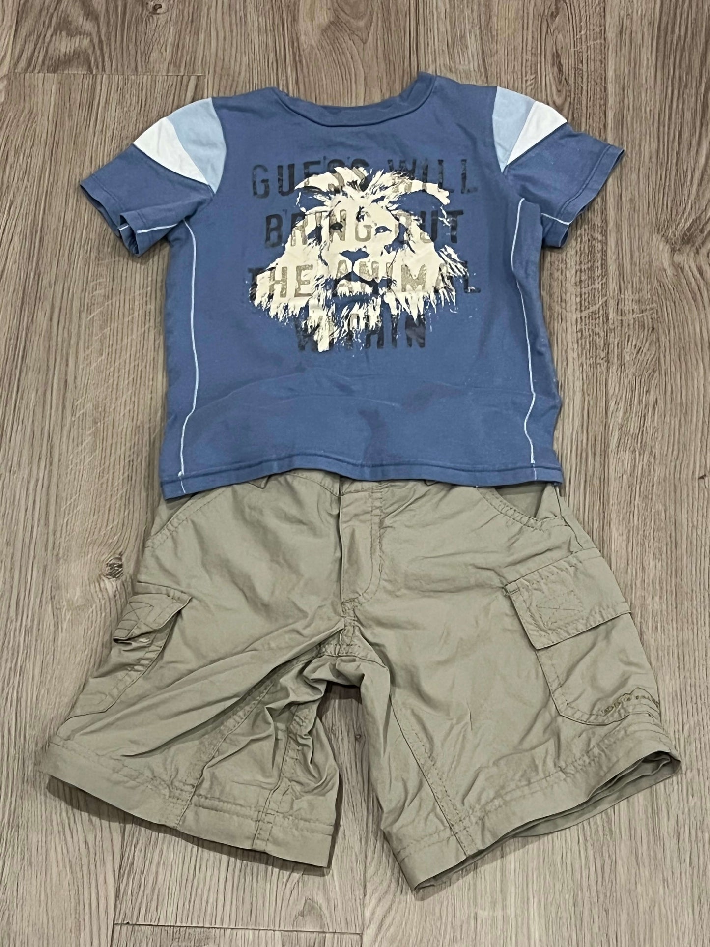 Boys Blue Guess ‘Lion’ T-shirt size 2T and Eddie Bauer Khaki Cargo Zip-off pants size XXS, VGUC, Kids 2T