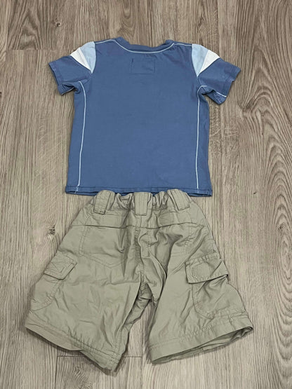Boys Blue Guess ‘Lion’ T-shirt size 2T and Eddie Bauer Khaki Cargo Zip-off pants size XXS, VGUC, Kids 2T