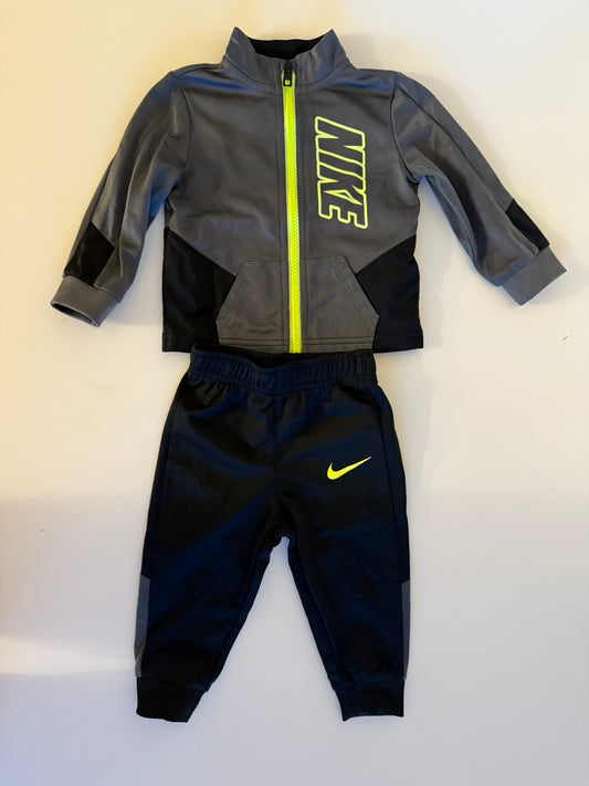 Nike 2 piece tracksuit, Kids 9 Month (6-9M)