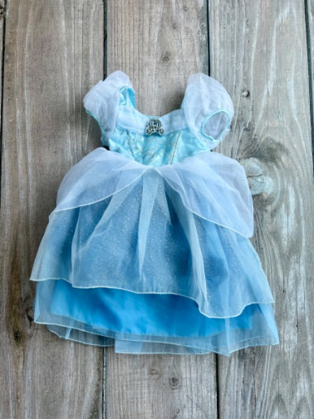 Authentic Disney Store size 4yrs girls Cinderella dress, costume, party dress, like new