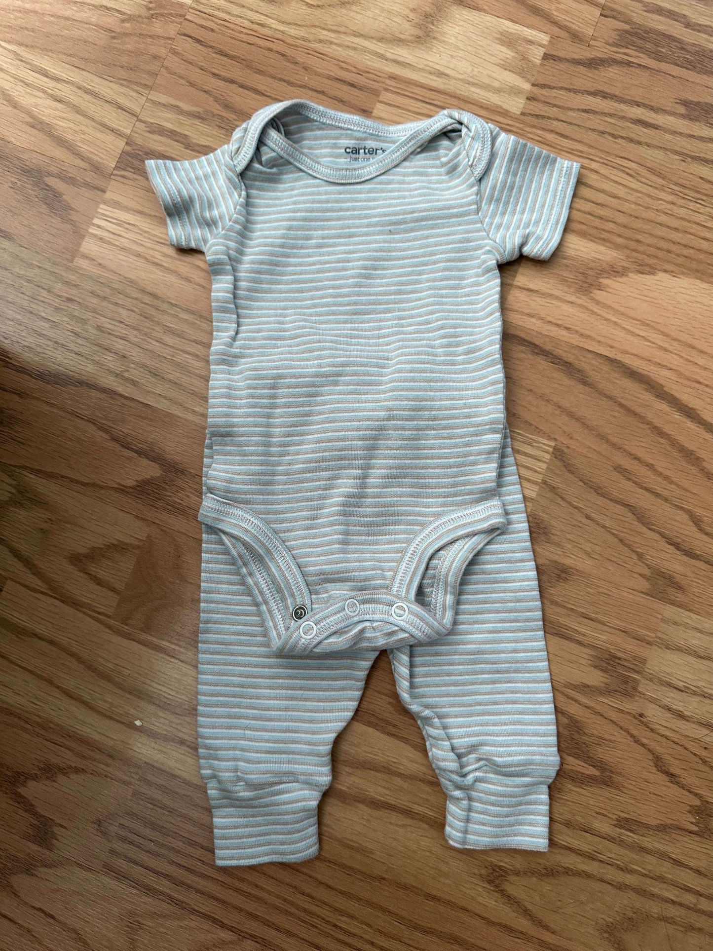 4 piece 3 month Clothing Carhartt and Carters, Kids 6 Month (3-6M)