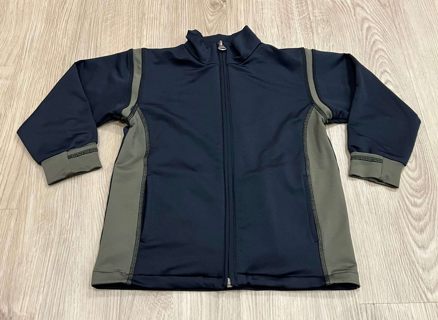 agoo brand, Boys Yoga Wear, Black Athletic Zip-Up Jacket with Greyish-Green Accents, size 3/4, VGUC, Kids 3T