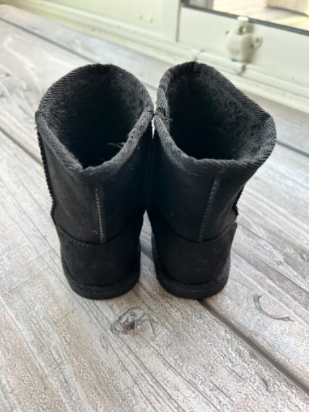 H&M size 11T girls black “Ugg style” critter face kitty boots, Shoes 11 (Toddler:2-4yr)