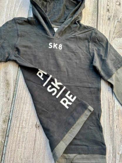 Carter’s size 6 boys hooded long sleeve top, hooded sweatshirt, sk8, new with tags, Kids 6/6X (extra small)