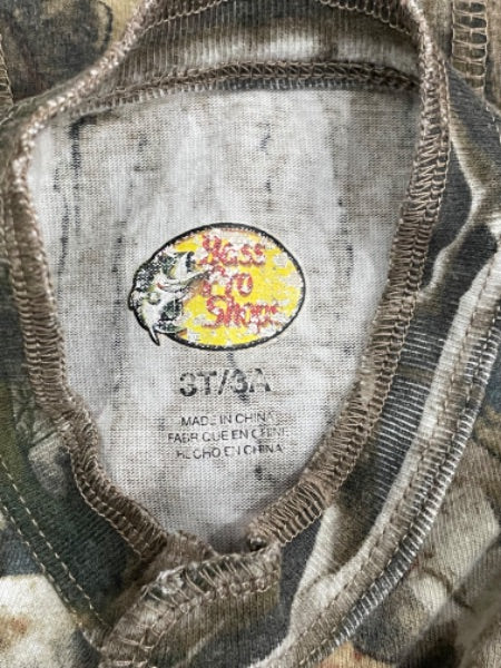 Bass Pro Shop Camo Onesie PJ’s, Camouflage, size 3T, in VGUC, Kids 3T