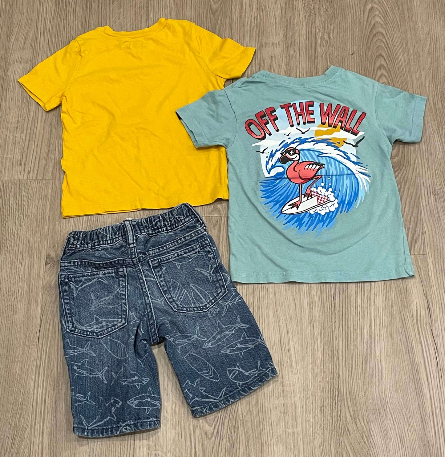 Boys Shark Lot/Bundle (T-shirts and shorts), size 2T/3T, Very Good Used Condition (VGUC), Kids 2T