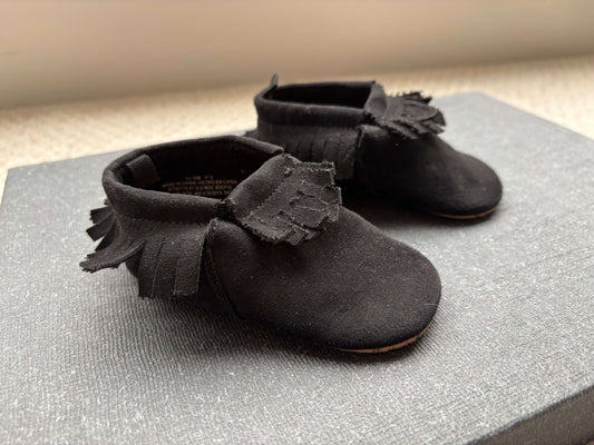 Old Navy - black moccasins, soft sole, 12-18m, Shoes 4.5 (Walkers:12-24 mth)