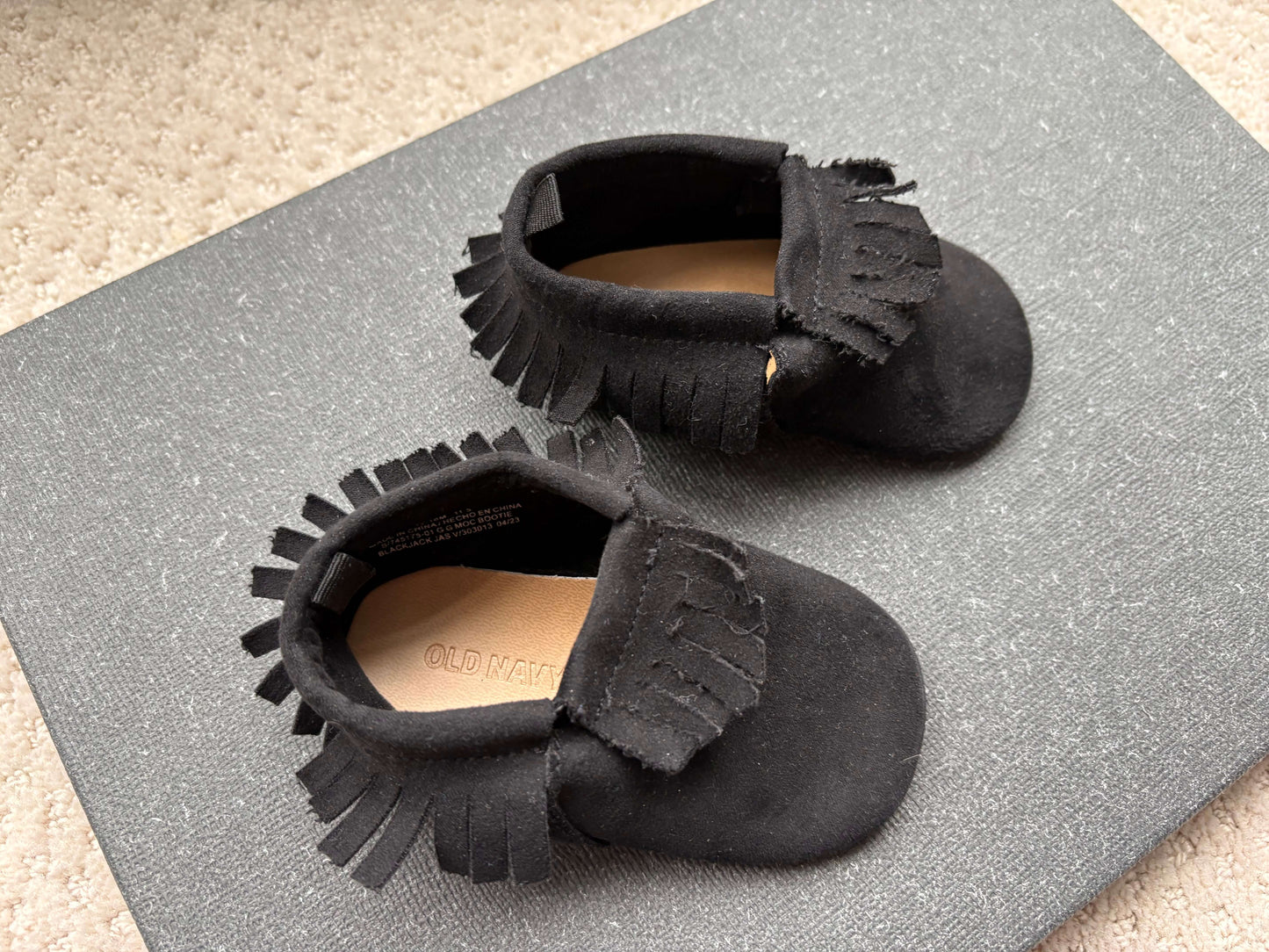 Old Navy - black moccasins, soft sole, 12-18m, Shoes 4.5 (Walkers:12-24 mth)