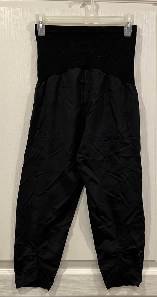 VGUC, Black Maternity Athletic Capris/Crops from Motherhood Maternity, size Medium, Maternity M (8-10)