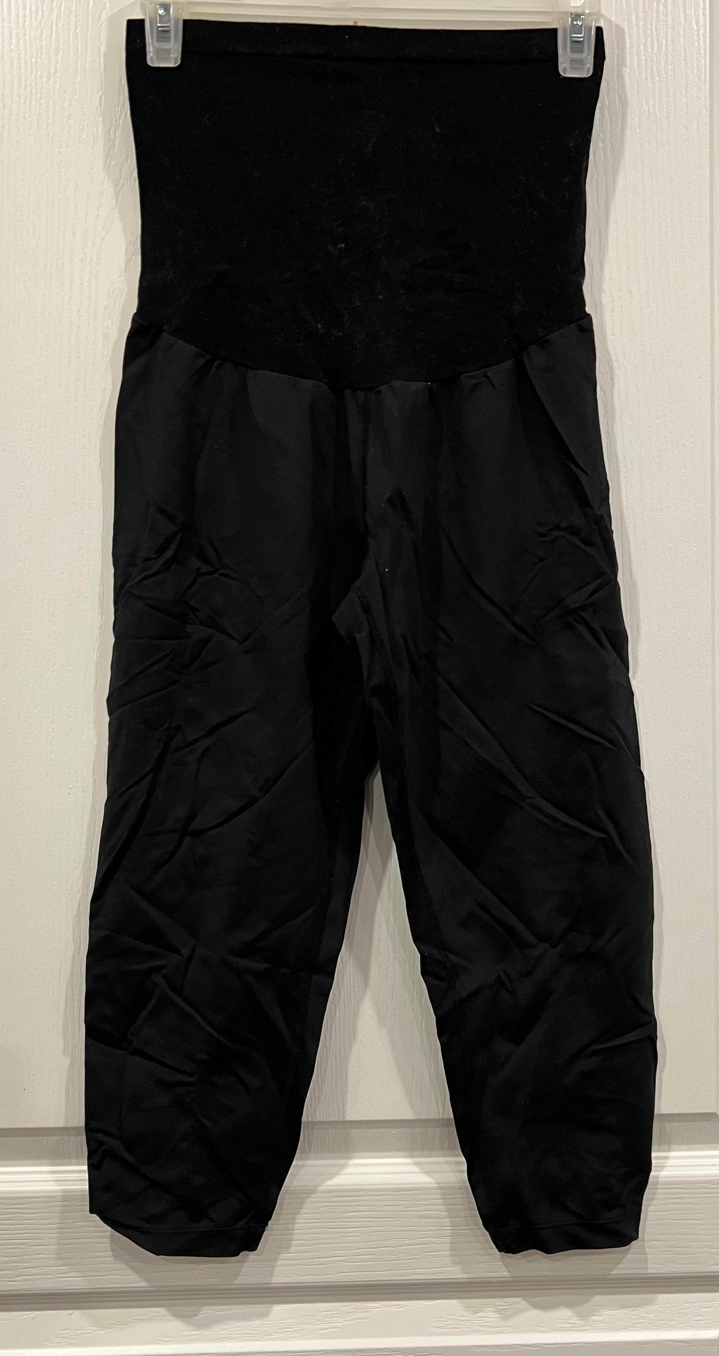 VGUC, Black Maternity Athletic Capris/Crops from Motherhood Maternity, size Medium, Maternity M (8-10)