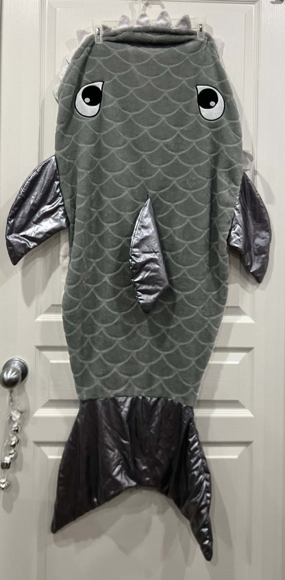 VGUC, Kids Soft Shark / Shark Tail Blanket for Kids
