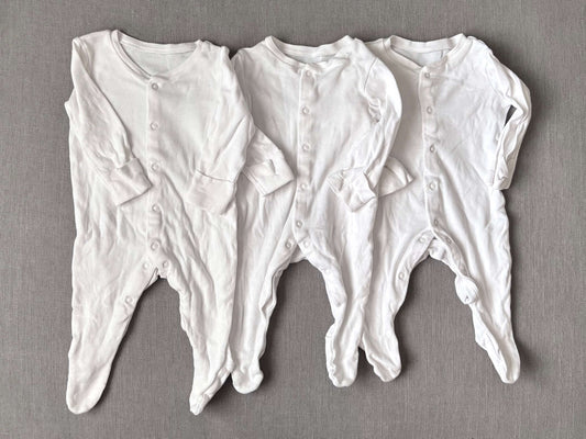 3 x white pyjamas 0 - 3 months, Kids 3 Month (0-3M)