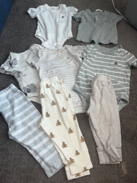 Boys - Gap 6-12mo onesie and leggings bundle , Kids 12 Month (9-12M)