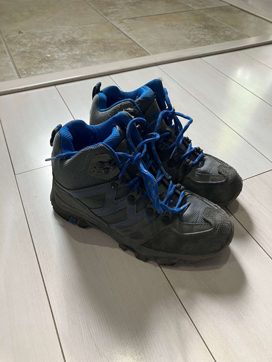 Hiking boots , Shoes 2 (Kids:4-8yr)