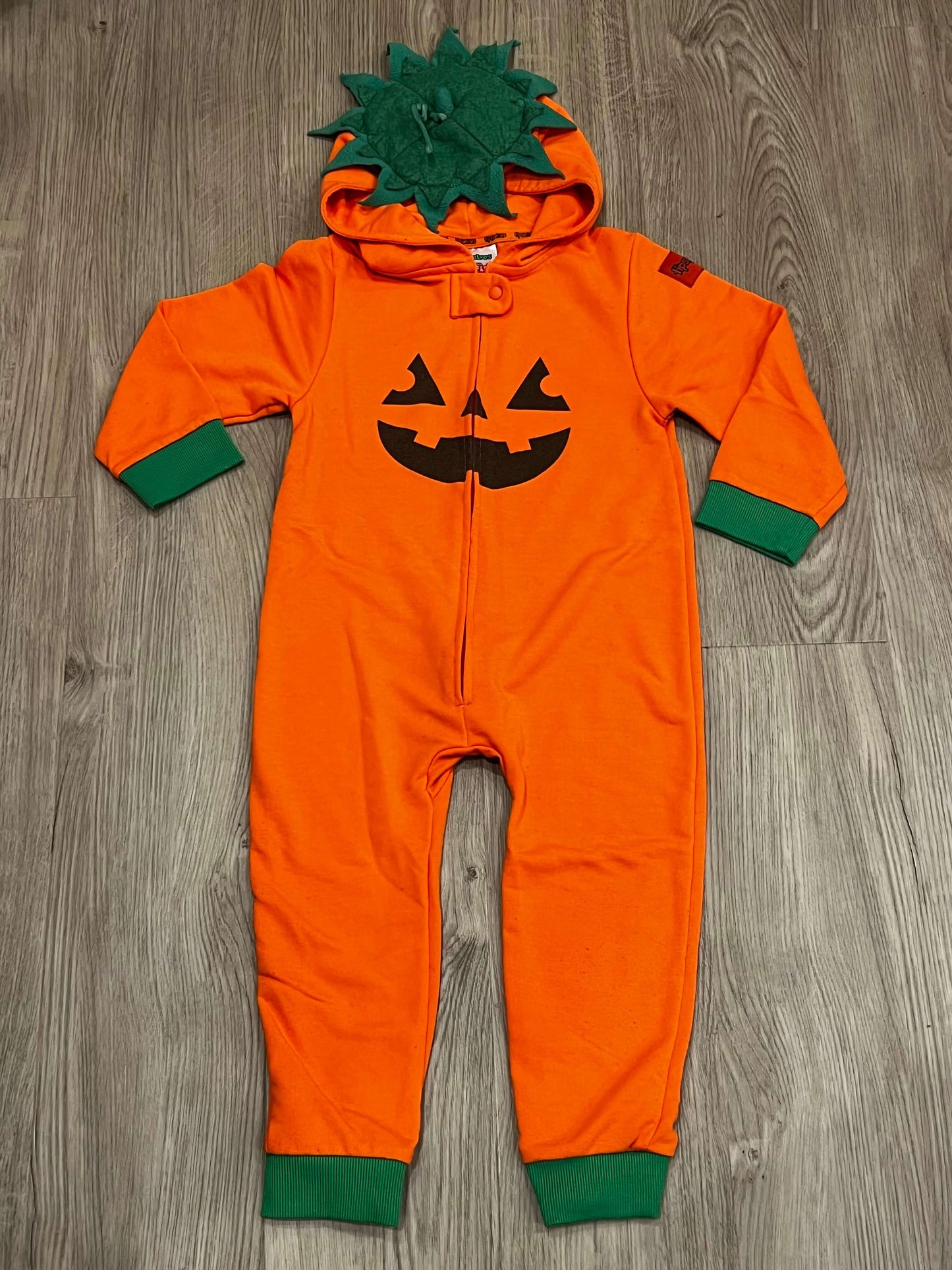 Kids Tipsy Elves, Pumpkin Onesie, size 4T, Gender Neutral for Boys or Girls, Very Good Used Condition (VGUC), Kids 4/4T