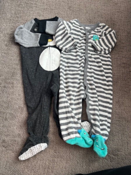 Boys - Carters 9mo sleeper bundle , Kids 9 Month (6-9M)