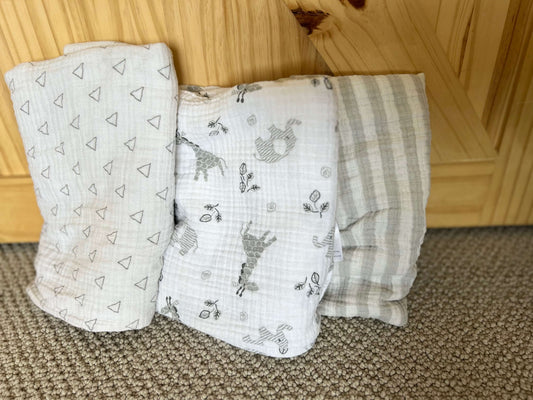 3 muslin swaddle blankets , 0-6 Months (Small)