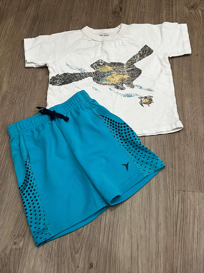 Boys Bundle: T-shirt (GAP) size 3 and Shorts (Old Navy) size 2T, EUC, Kids 2T