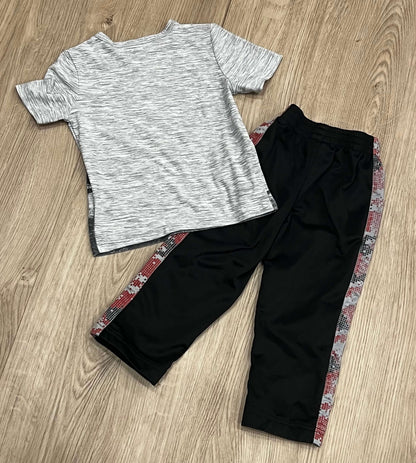 Boys outfit, Dinosaur Top from Old Navy and Nike Bottoms, size 2T, VGUC, Kids 2T