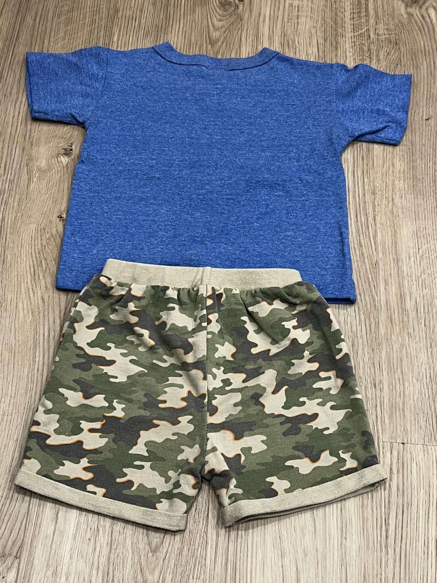 Boys Blue “Daddy Knows A lot, But Grandpa Knows Everything” T-Shirt, size 24 mos & Camo Shorts, size 2, Very Good Used Condition (VGUC), Kids 24 Month (18-24M)