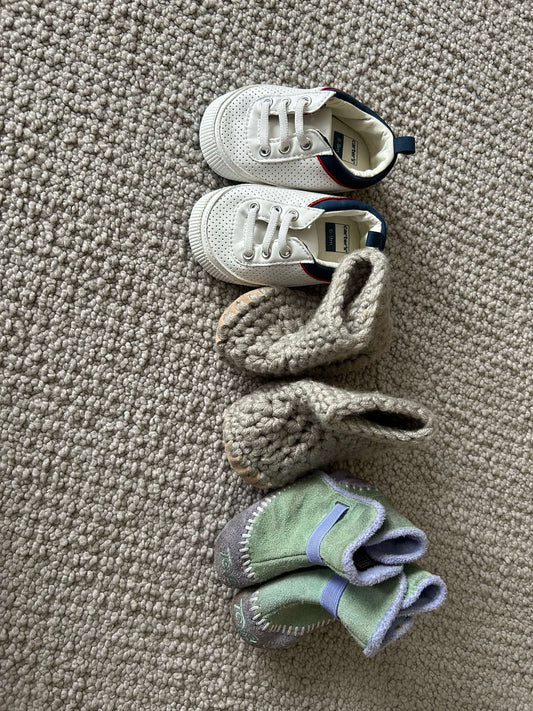 Size 6-9mo casual shoes, Shoes 2.5 (Baby: 0-12 mth)