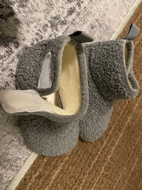 Toddler winter booties - size 6, Shoes 6 (Walkers:12-24 mth)