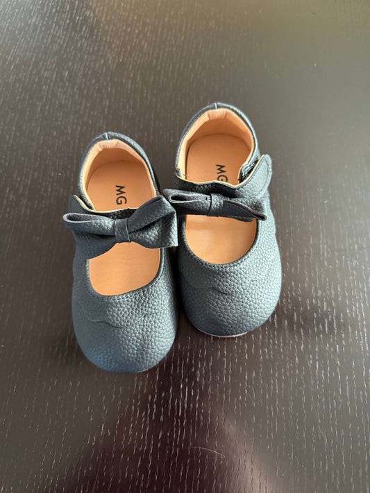 Girl’s Dress shoes, Shoes 4.5 (Walkers:12-24 mth)
