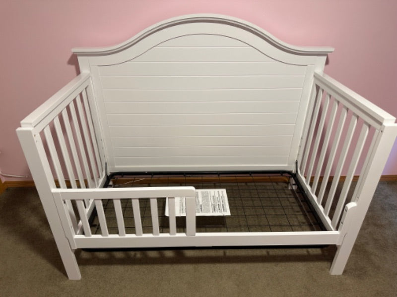 Carter’s by DaVinci Nolan White Crib With Toddler Rail