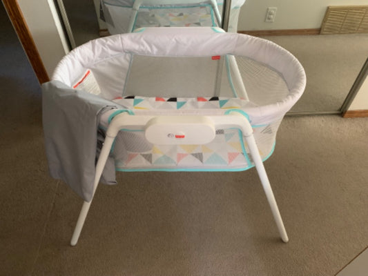 Fisher price vibrating bassinet w/bag