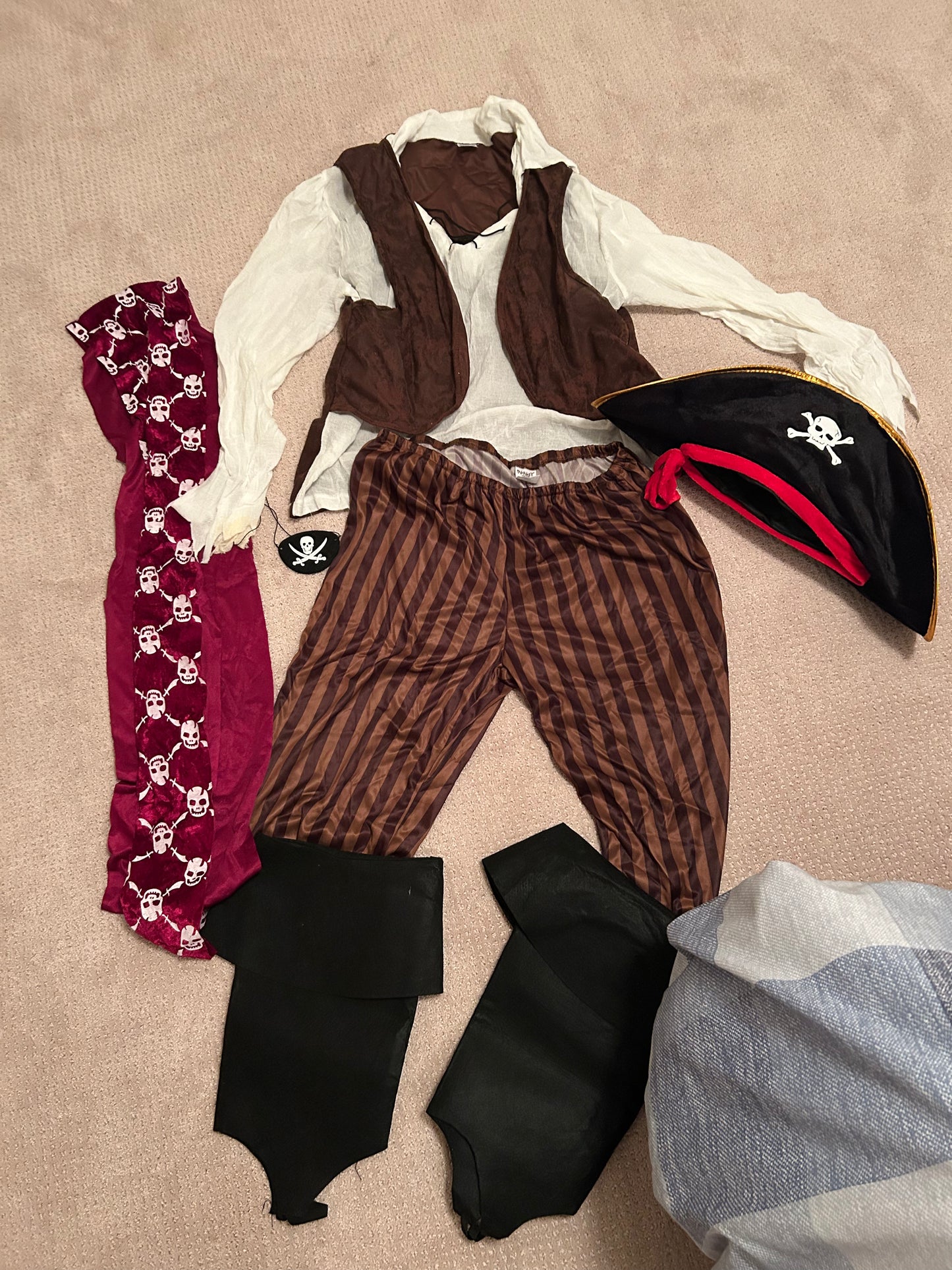 Family costume bundle- pirates , Kids 4/4T