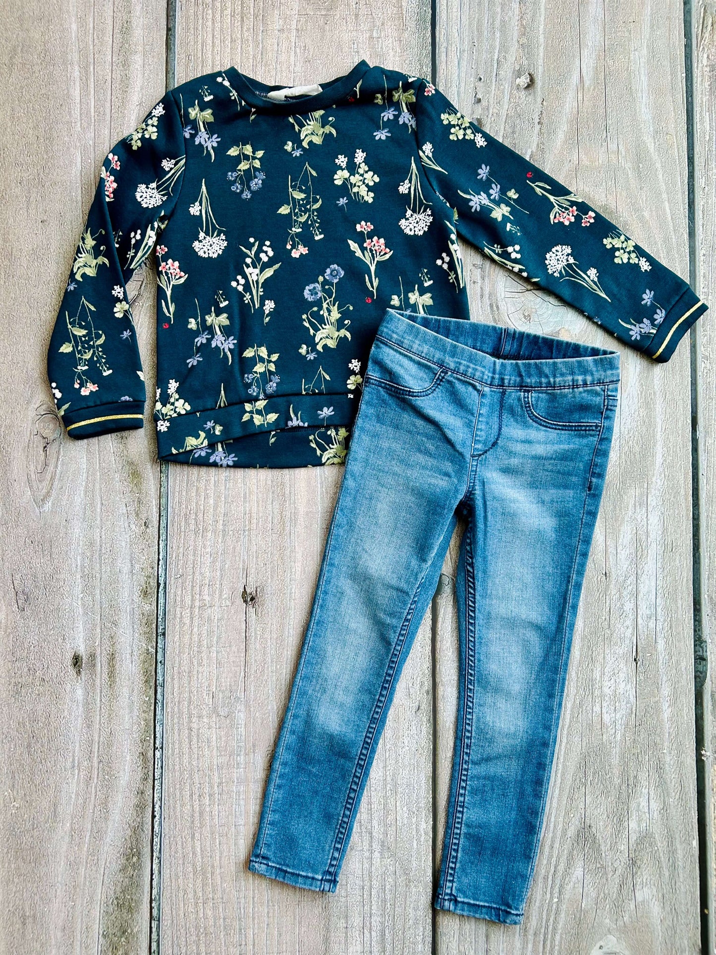 H&M size 2-4yrs girls floral botanical crewneck sweater top and H&M size 3-4yrs denim jean leggings, like new, Kids 4/4T
