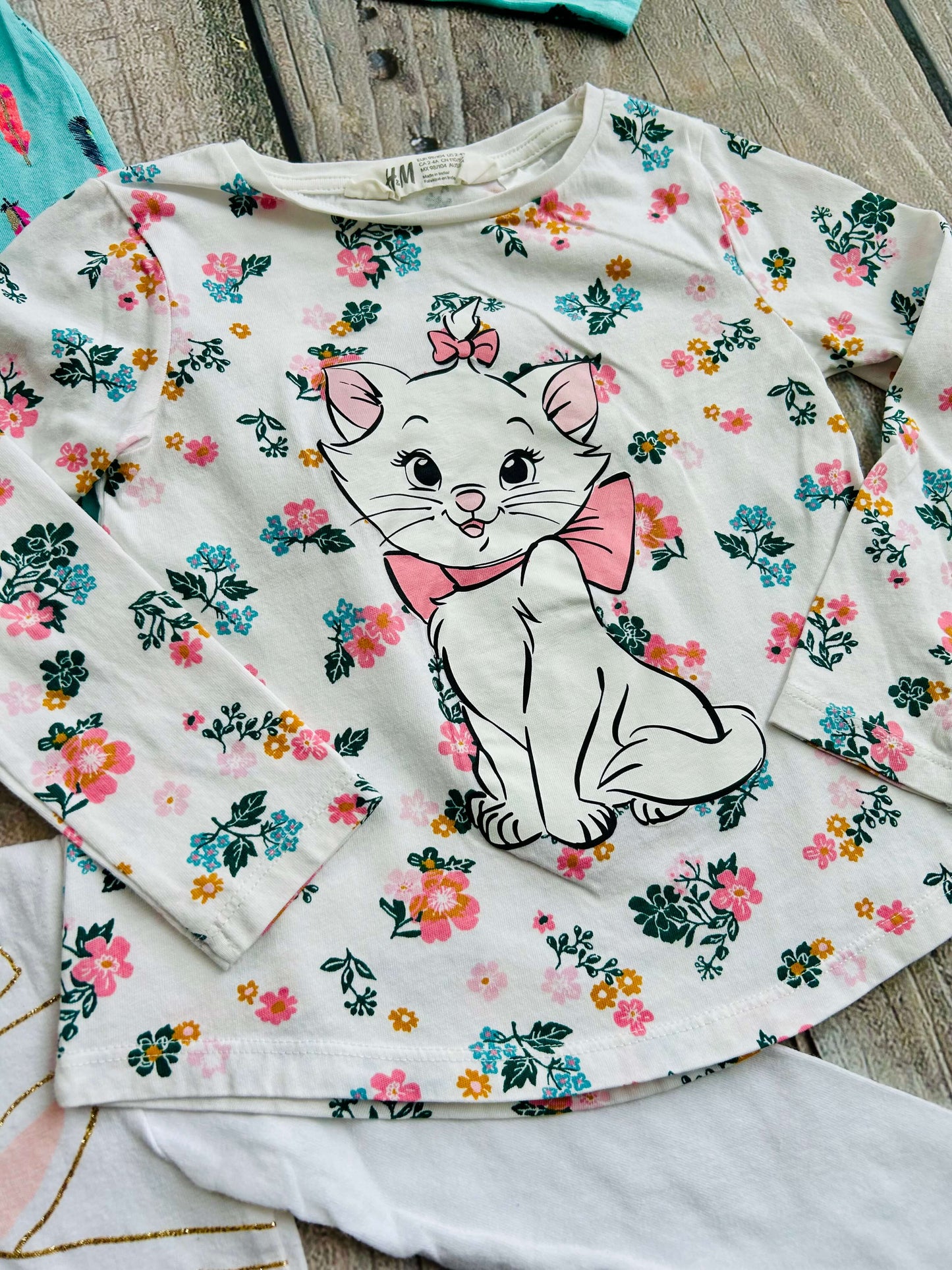 H&M size 2-4yrs and Osh Kosh size 2T girls bundle of 3 tops, bunnies, floral Disney Marie, feathers, Kids 2T