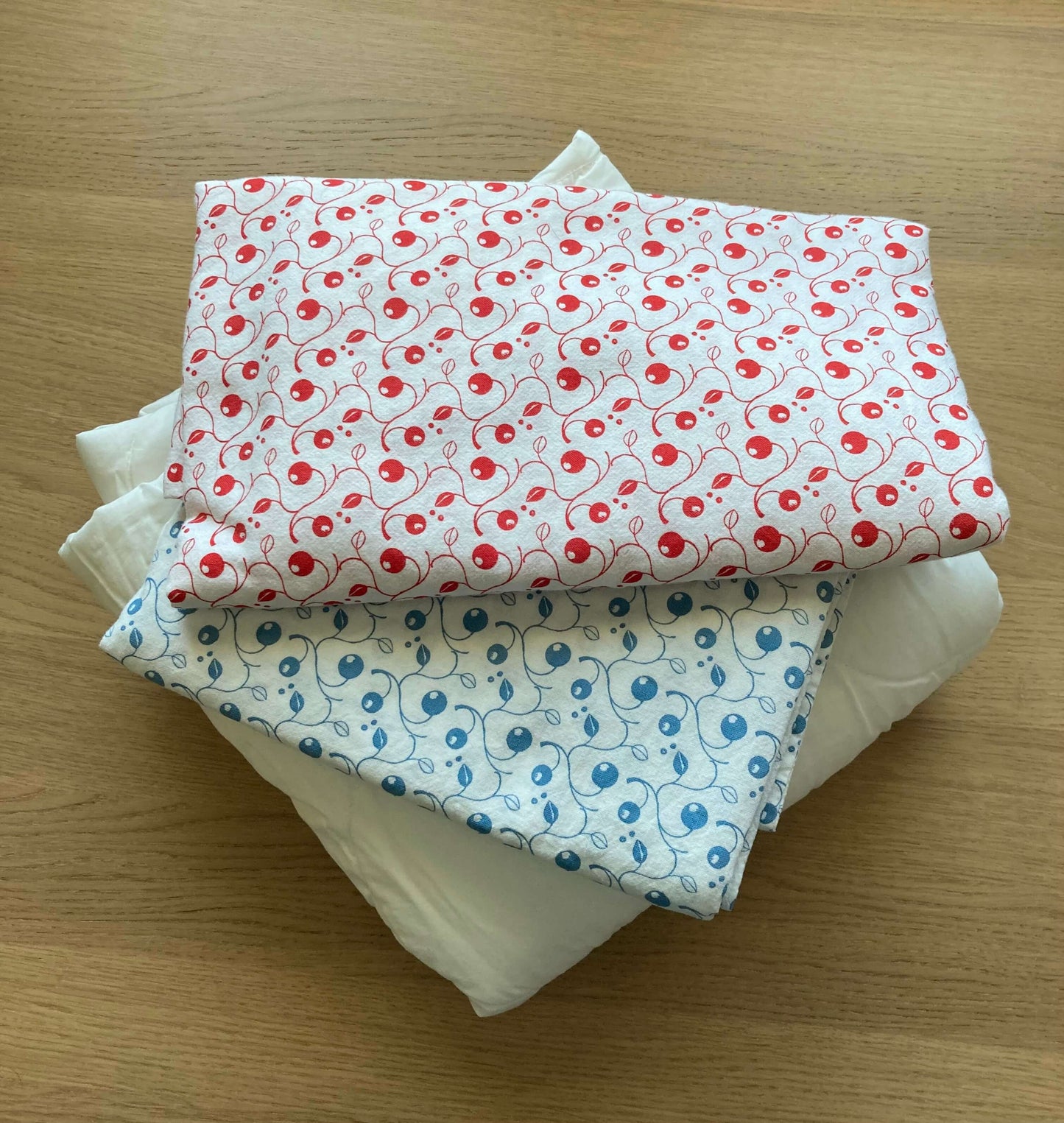 Crib Comforter with 2 Duvet Covers, Size 110*125 cm/ 43*49" ($60+)