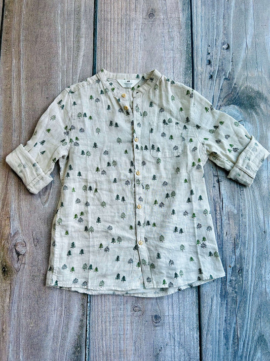 H&M size 9-10yrs boys light beige pine trees themed button up dress shirt, cotton linen, like new, Kids 10 (medium)