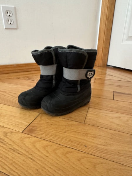 Black Winter Boots (Size 8)