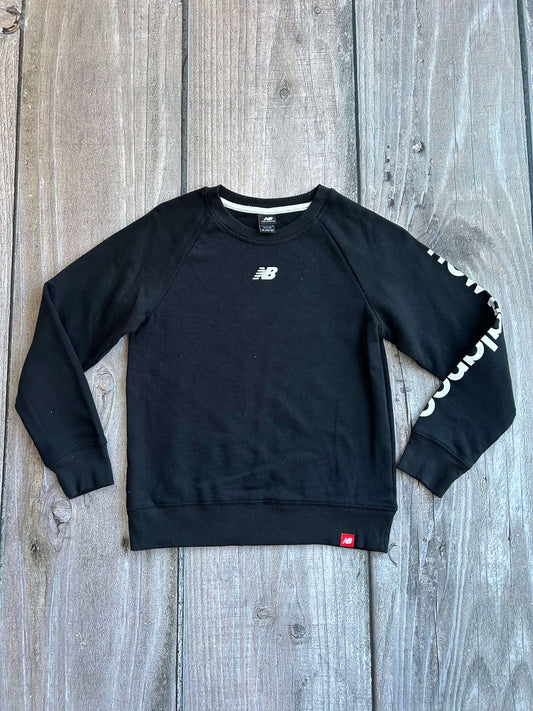 New Balance size 10/12 boys solid black logo crewneck sweater, sweater top, like new, Kids 10 (medium)