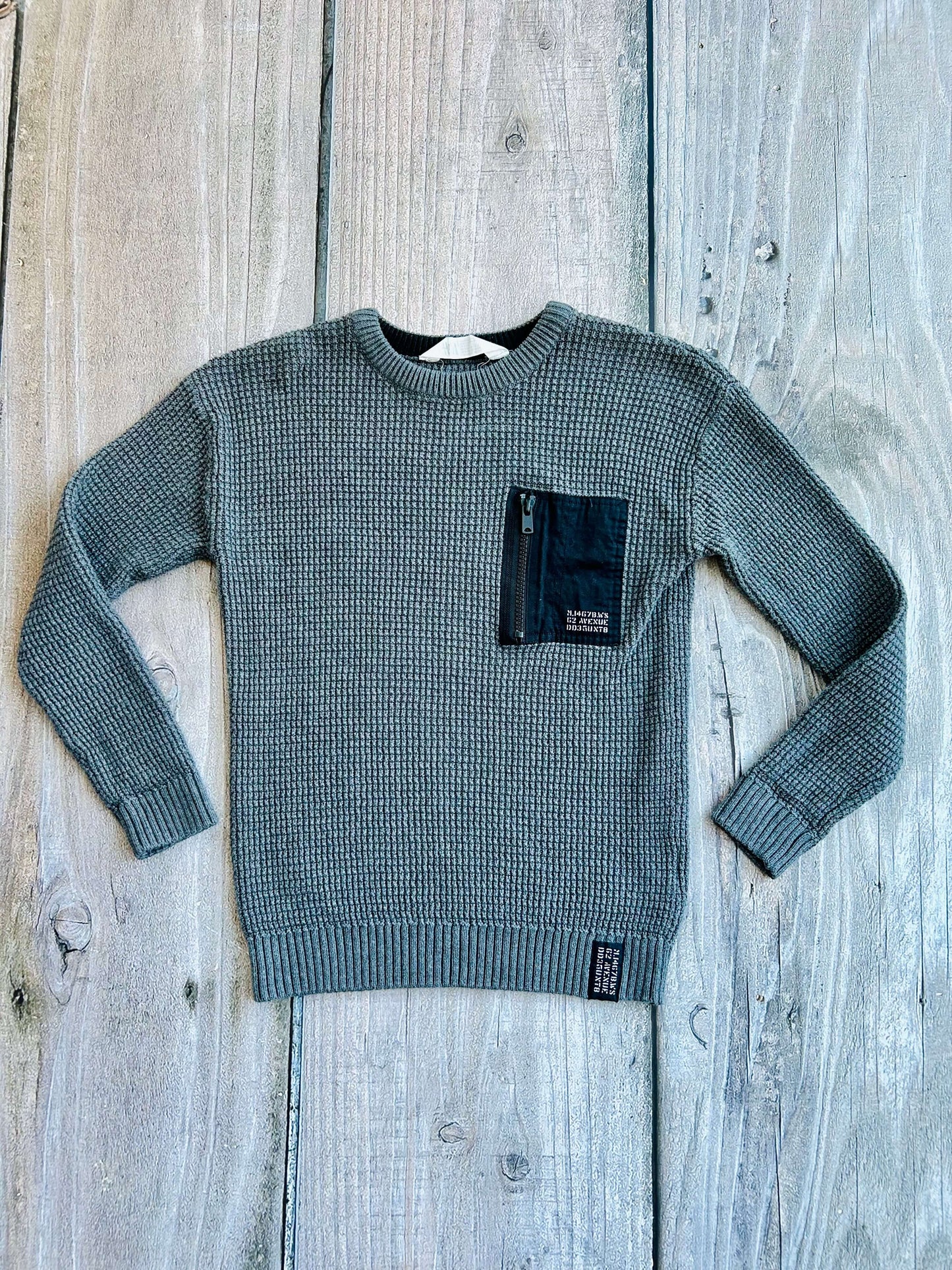 H&M size 8-10yrs boys dark grey black waffle knit sweater with pocket, sweater top, like new, Kids 10 (medium)
