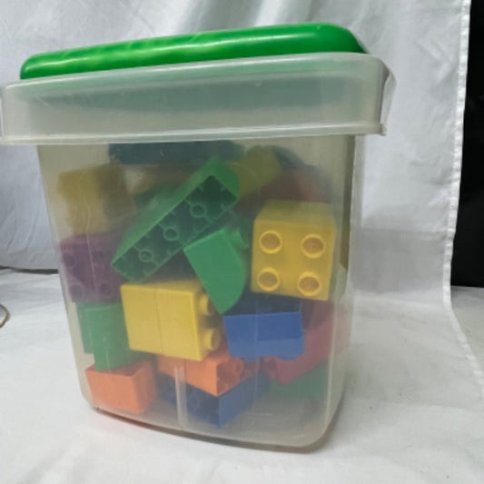 Lego Quatro Large Sized Building Brick For Kids Set W Bucket & Lid