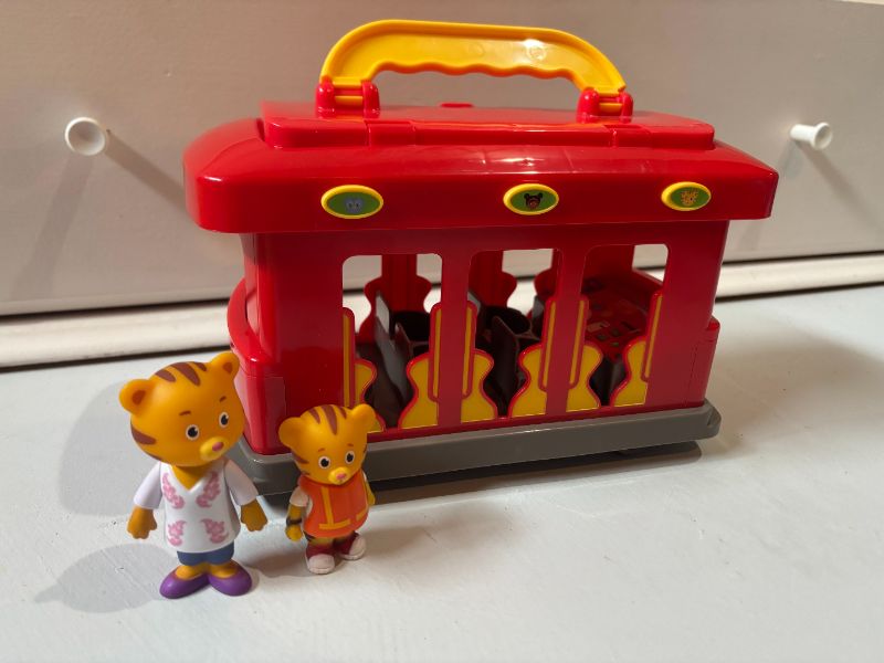 Daniel Tiger Musical Trolley with Mom & Daniel Tiger