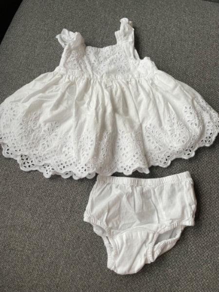 GAP - white eyelet dress with shorts, Kids 6 Month (3-6M)