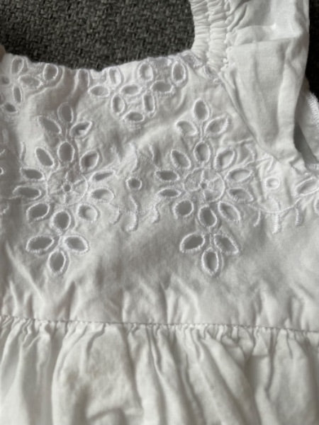 GAP - white eyelet dress with shorts, Kids 6 Month (3-6M)