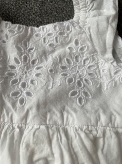 GAP - white eyelet dress with shorts, Kids 6 Month (3-6M)