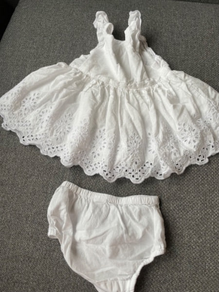 GAP - white eyelet dress with shorts, Kids 6 Month (3-6M)