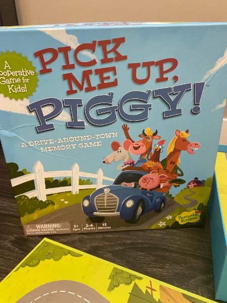 Peaceable Kingdom, Pick Me Up Piggy Board Game