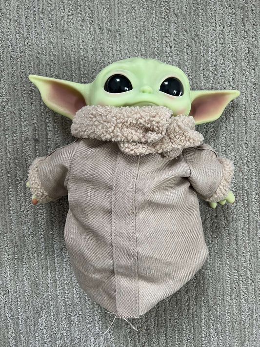 Baby Yoda Mandalorian doll