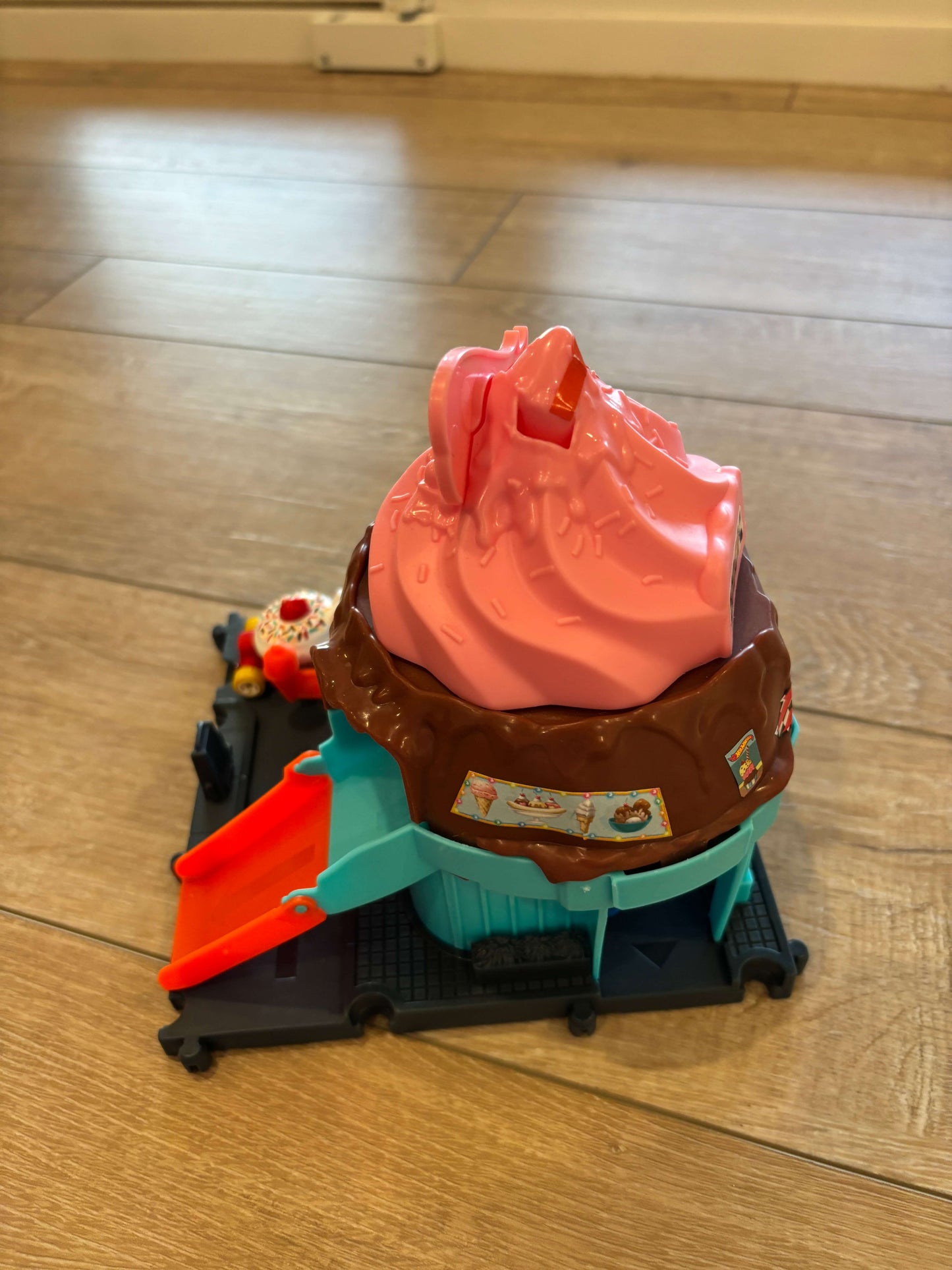 Hot Wheels "Downtown Ice Cream Swirl"