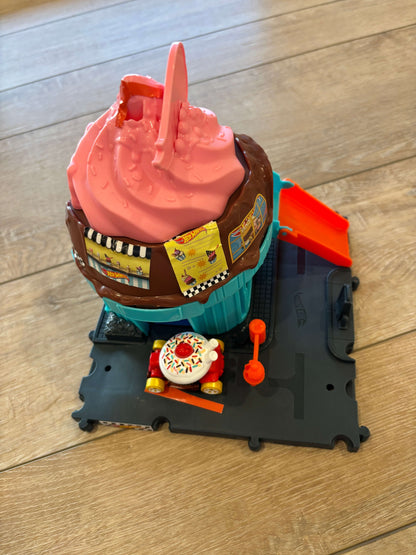 Hot Wheels "Downtown Ice Cream Swirl"