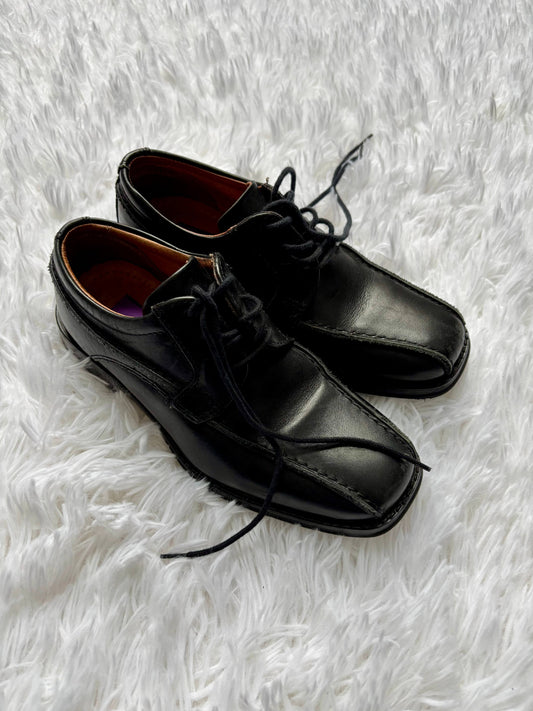 Boy’s leather dress shoes, black, size 13.5 (size 33 euro), Shoes 13.5 (Kids:4-8yr)