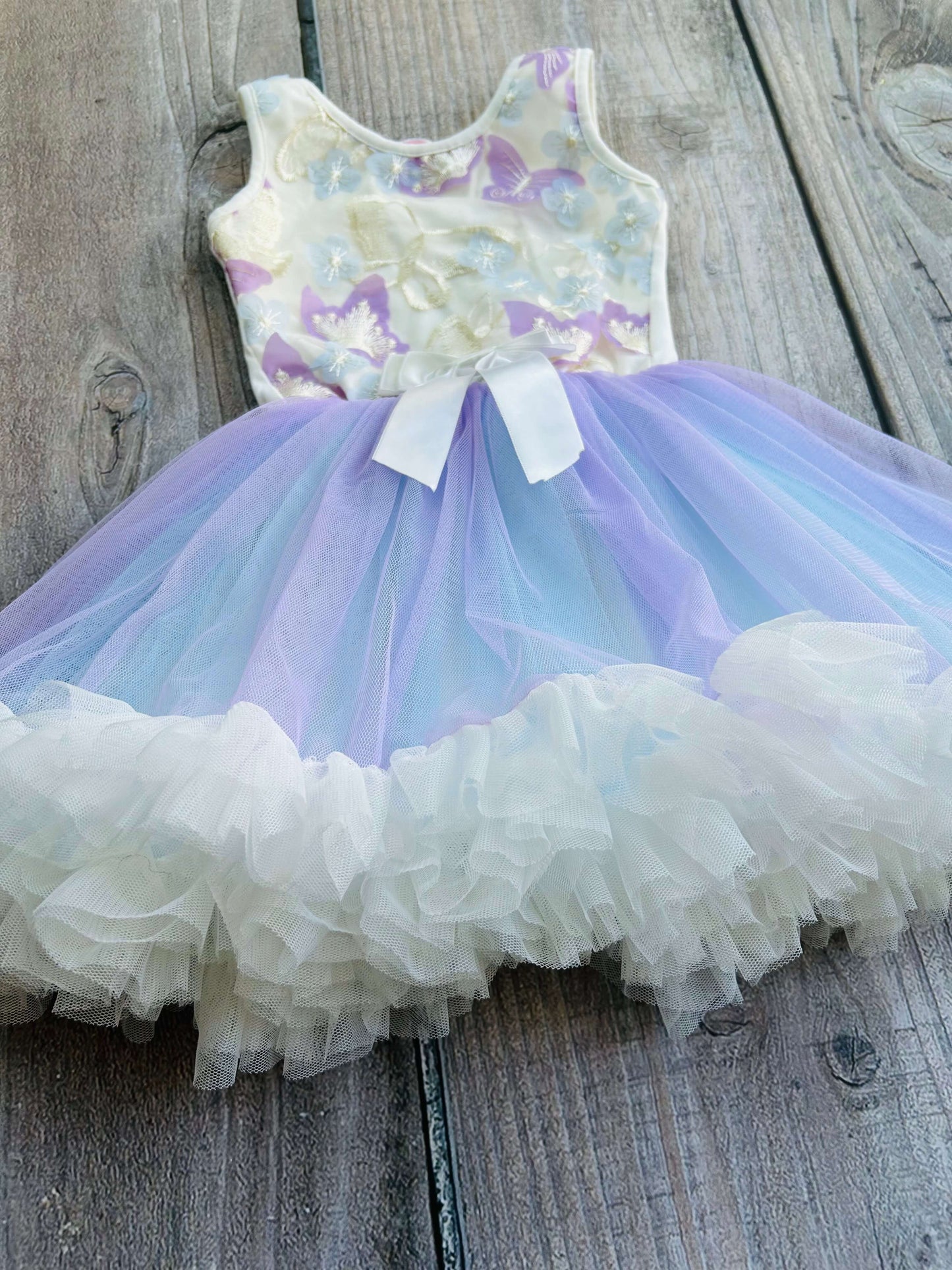 Popatu size 2/3 girls lavender blue tulle fancy dress with tulle butterflies appliqués, like new, Kids 3T